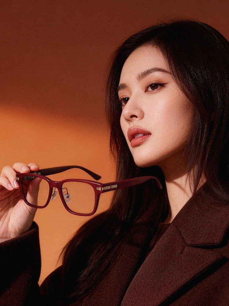 Hearview Lite launch: model holding red Classic subtitle glasses